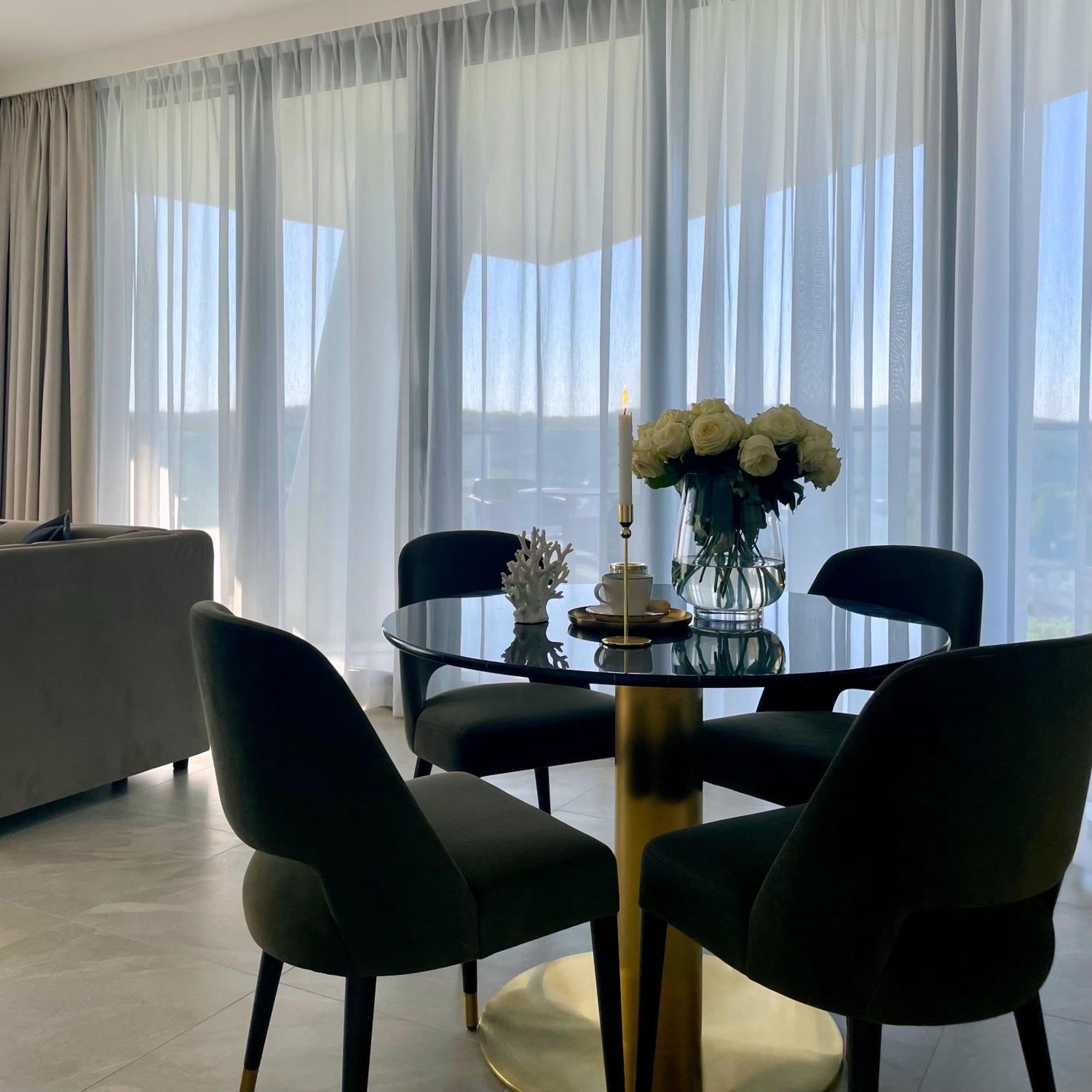 Ferienwohnung mit 1 Zimmer, teilweisem Meerblick und Balkon